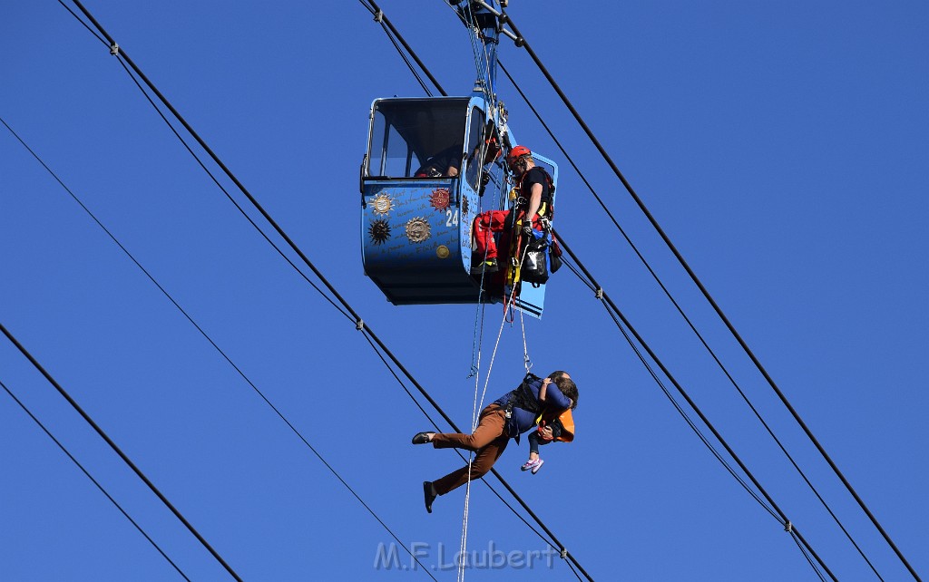 Koelner Seilbahn Gondel blieb haengen Koeln Linksrheinisch P436.JPG - Miklos Laubert